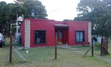 Casa en venta - 3 Dormitorios 1 Baño - Cochera - 495Mts2 - Barrio Hípico, Mar de Ajó