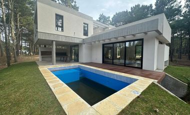 Casa en venta - 3 Dormitorios 3 Baños - 934Mts2 - Pinamar
