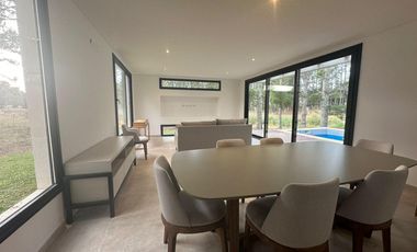 Casa en venta - 3 Dormitorios 3 Baños - 934Mts2 - Pinamar