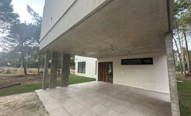 Casa en venta - 3 Dormitorios 3 Baños - 934Mts2 - Pinamar