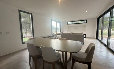 Casa en venta - 3 Dormitorios 3 Baños - 934Mts2 - Pinamar