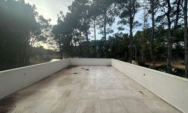 Casa en venta - 3 Dormitorios 3 Baños - 934Mts2 - Pinamar