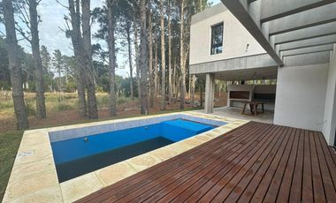 Casa en venta - 3 Dormitorios 3 Baños - 934Mts2 - Pinamar