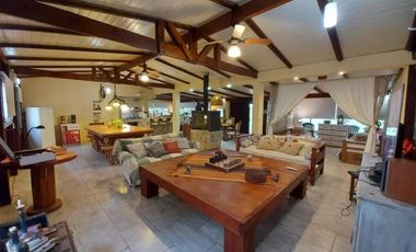 Casa en venta - 3 Dormitorios 2 Baños - Lima
