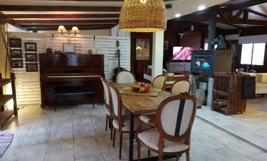 Casa en venta - 3 Dormitorios 2 Baños - Lima