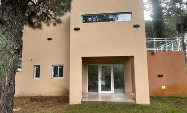 Casa en venta - 3 Dormitorios 3 Baños - 675Mts2 - Costa del Este