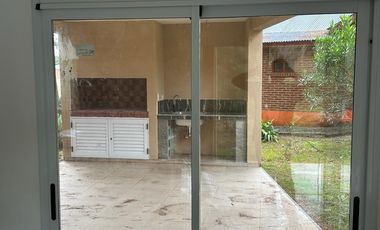 Casa en venta - 3 Dormitorios 3 Baños - 675Mts2 - Costa del Este