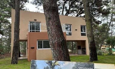 Casa en venta - 3 Dormitorios 3 Baños - 675Mts2 - Costa del Este