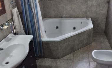 Casa en venta - 4 Dormitorios 3 Baños - 2,7 Hectáreas - General Madariaga