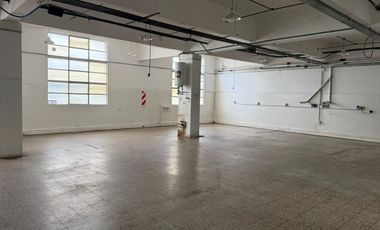 Depósito de 345 m2 cubiertos en Florida