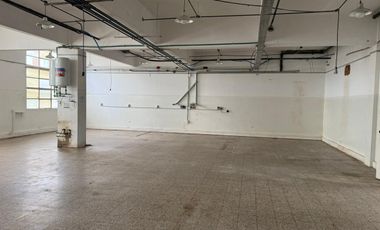 Depósito de 345 m2 cubiertos en Florida