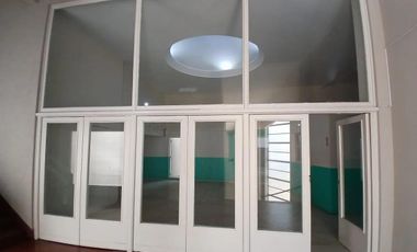 Depósito de 345 m2 cubiertos en Florida