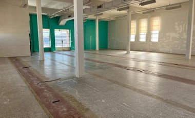 Depósito de 345 m2 cubiertos en Florida