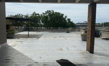 Depósito de 345 m2 cubiertos en Florida