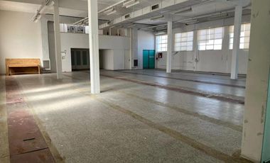 Depósito de 345 m2 cubiertos en Florida