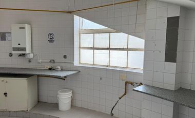 Depósito de 345 m2 cubiertos en Florida