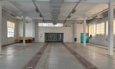 Depósito de 688 m2 cubiertos en Florida