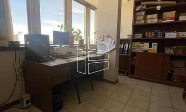 Venta - Oficinas en el Centro - Edificio Ferrari - Monasterio -  L017