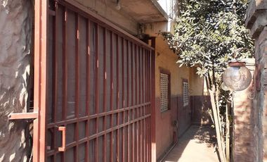 Casa en venta - 2 Dormitorios 1 Baño - Cochera - 200Mts2 - Guernica, Presidente Perón