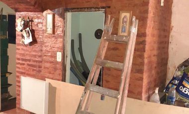 Casa en venta - 2 Dormitorios 1 Baño - Cochera - 200Mts2 - Guernica, Presidente Perón