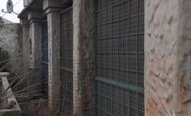 Casa en venta - 2 Dormitorios 1 Baño - Cochera - 200Mts2 - Guernica, Presidente Perón