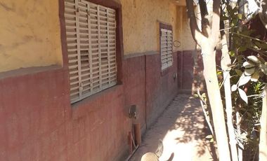 Casa en venta - 2 Dormitorios 1 Baño - Cochera - 200Mts2 - Guernica, Presidente Perón