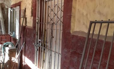 Casa en venta - 2 Dormitorios 1 Baño - Cochera - 200Mts2 - Guernica, Presidente Perón