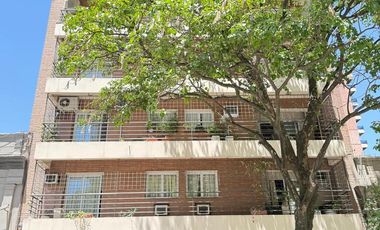 ALQUILER AMOBLADO! Departamento de 2 dormitorios   dependencia y cochera en Salta al 700, Bº Norte