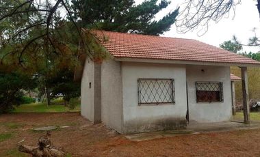 Casa en venta - 2 Dormitorios 1 Baño - Cochera - 800Mts2 - Las Toninas