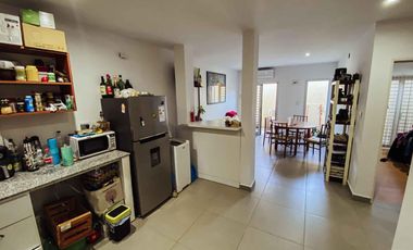 Departamento en venta - 2 dormitorios 1 baño - Cochera - 60mts2 - Tolosa, La Plata