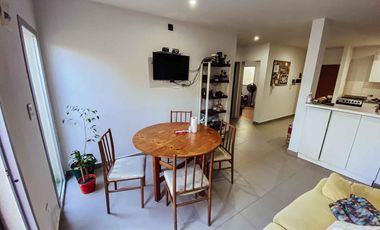 Departamento en venta - 2 dormitorios 1 baño - Cochera - 60mts2 - Tolosa, La Plata