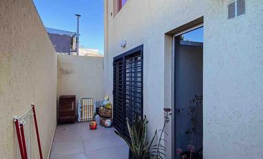 Departamento en venta - 2 dormitorios 1 baño - Cochera - 60mts2 - Tolosa, La Plata