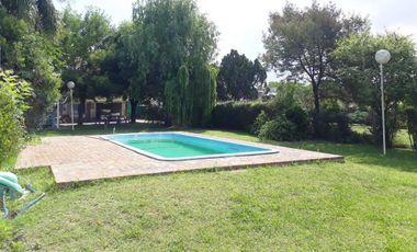 Casa en venta - 4 Dormitorios 4 Baños - Cocheras - 900Mts2 - Monte Grande