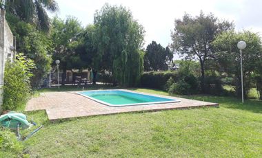 Casa en venta - 4 Dormitorios 4 Baños - Cocheras - 900Mts2 - Monte Grande