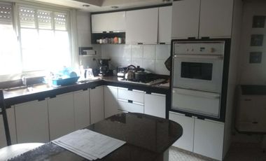 Casa en venta - 4 Dormitorios 4 Baños - Cocheras - 900Mts2 - Monte Grande