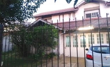 Casa en venta - 4 Dormitorios 4 Baños - Cocheras - 900Mts2 - Monte Grande