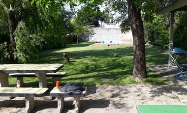 Casa en venta - 4 Dormitorios 4 Baños - Cocheras - 900Mts2 - Monte Grande