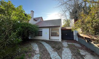 Casa en venta - 4 Dormitorios 3 Baños - Cocheras - 350Mts2 - Villa Gesell