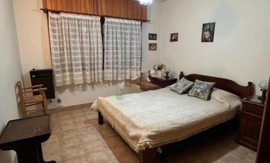 Casa en venta - 4 Dormitorios 3 Baños - Cocheras - 350Mts2 - Villa Gesell