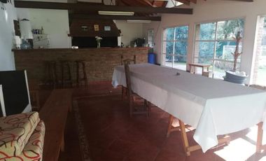 Casa en venta - 4 Dormitorios 3 Baños - Cochera - 2.200Mts2 - Florencio Varela