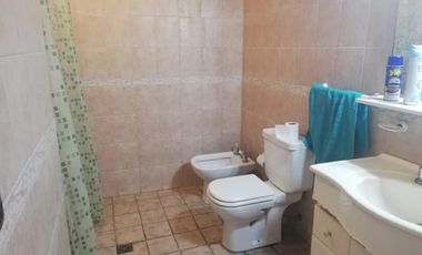 Casa en venta - 4 Dormitorios 3 Baños - Cochera - 2.200Mts2 - Florencio Varela