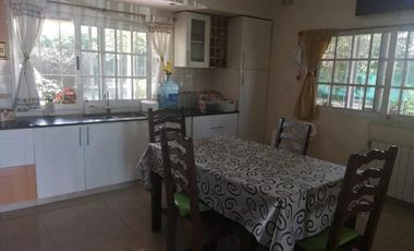 Casa en venta - 4 Dormitorios 3 Baños - Cochera - 2.200Mts2 - Florencio Varela