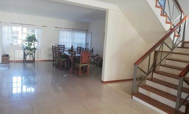 Casa en venta - 4 Dormitorios 3 Baños - Cochera - 2.200Mts2 - Florencio Varela