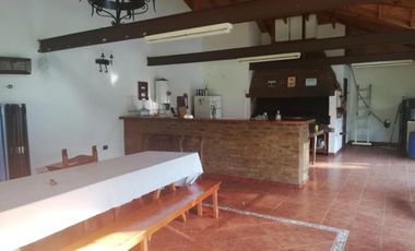 Casa en venta - 4 Dormitorios 3 Baños - Cochera - 2.200Mts2 - Florencio Varela