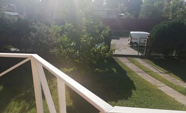 Casa en venta - 4 Dormitorios 3 Baños - Cochera - 2.200Mts2 - Florencio Varela