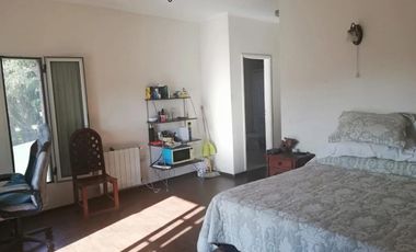 Casa en venta - 4 Dormitorios 3 Baños - Cochera - 2.200Mts2 - Florencio Varela