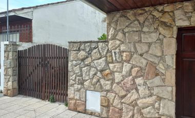 Casa en venta - 3 Dormitorios 2 Baños - Cochera - 200Mts2 - Necochea