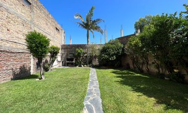 Amplia Casa c/ avenida c/ patio