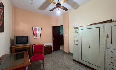 Amplia Casa c/ avenida c/ patio