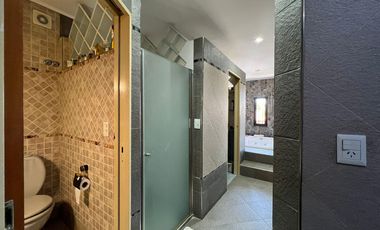 Amplia Casa c/ avenida c/ patio